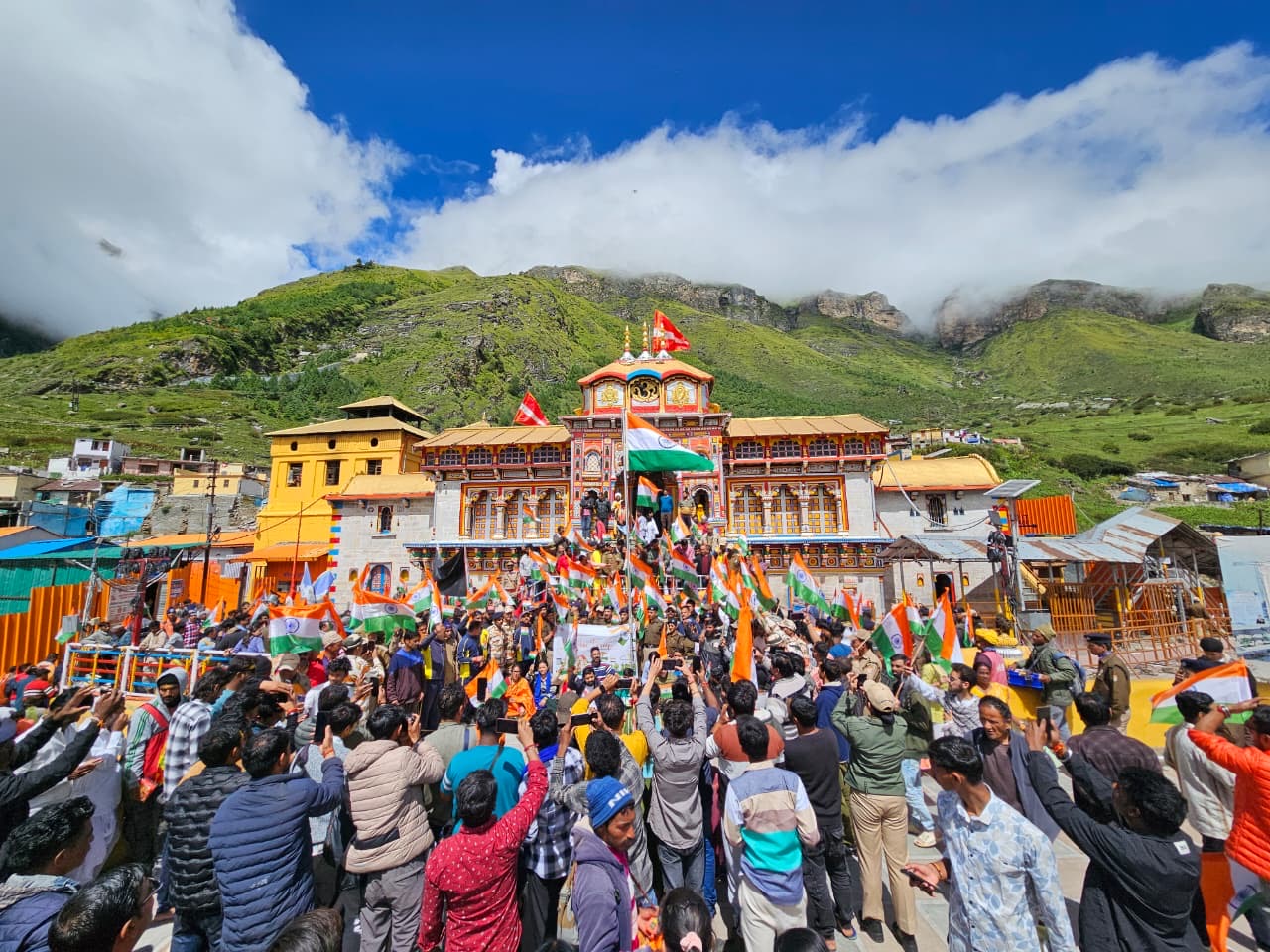 बद्रीनाथ धाम में मनाया गया स्वतंत्रता दिवस