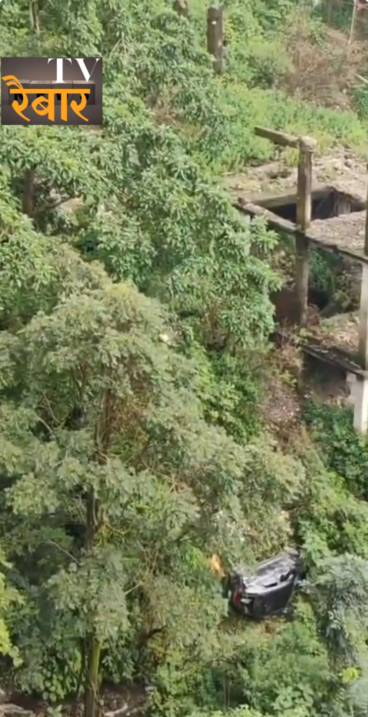 देहरादून-मसूरी मोटरमार्ग पर सड़क हादसा, वाहन अनियंत्रित होकर खाई में गिरा