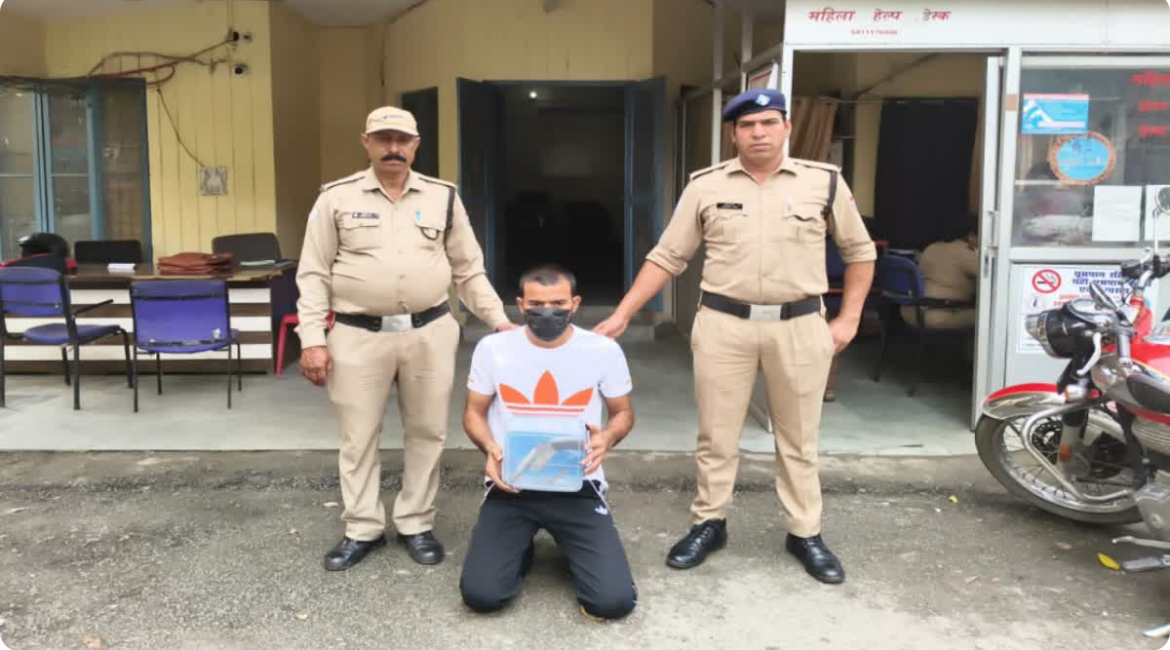 देहरादून में किताबों की जगह तमंचे थाम रहे छात्र, हॉस्टल में फायरिंग करने वाला एक स्टूडेंट गिरफ्तार