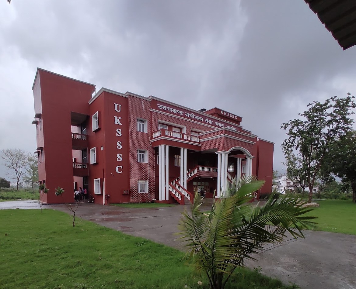 21 सितंबर को हुई स्नातक स्तरीय पदों की लिखित परीक्षा को आयोग ने कैंसिल कर दिया है