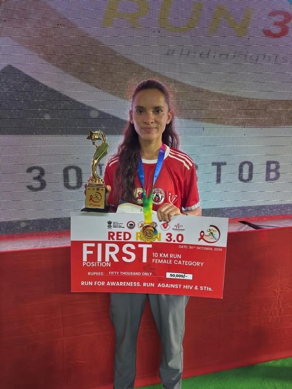 राष्ट्रीय स्तर की “रेड रन मैराथन 3.0” में चमकी चमोली की बेटी — अनीशा बिष्ट ने हासिल किया प्रथम स्थान