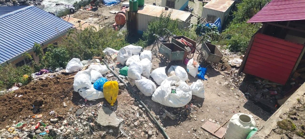 केदारनाथ धाम में रिकॉर्ड 17.68 लाख यात्री, 2324 टन कूड़ा इकट्ठा—10 दिन चला सफाई अभियान, पर्यावरण पर बढ़ता दबाव।