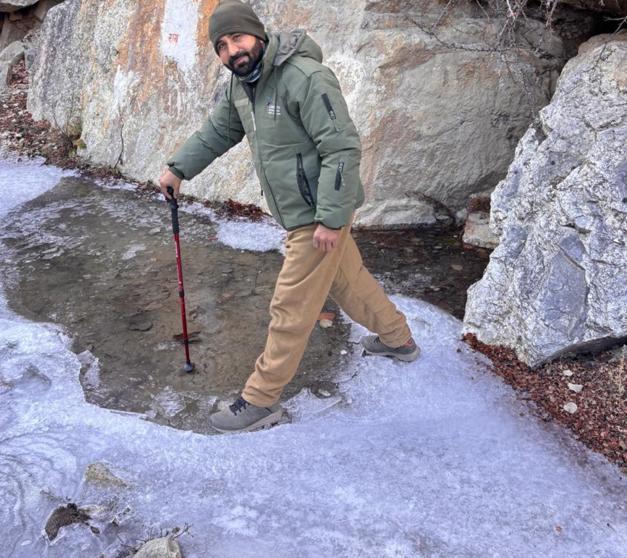 माइनस तापमान ने जमाए नदी-नाले, गंगोत्री–नेलांग घाटी में पानी संकट गहराया—10–13 हजार फीट ऊंचाई पर लगाए गए 50 ट्रैप कैमरे ।