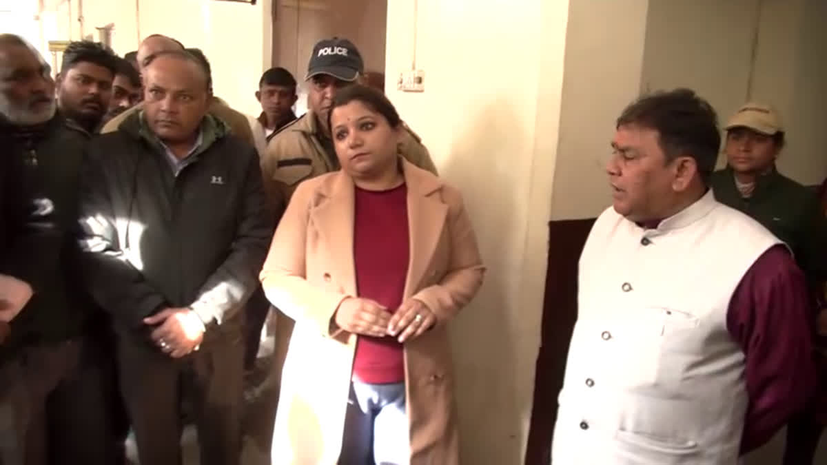 देहरादून: नगर आयुक्त और कांग्रेस पार्षद विवाद पर अड़े कर्मचारी, माफी तक हड़ताल जारी रखने का ऐलान