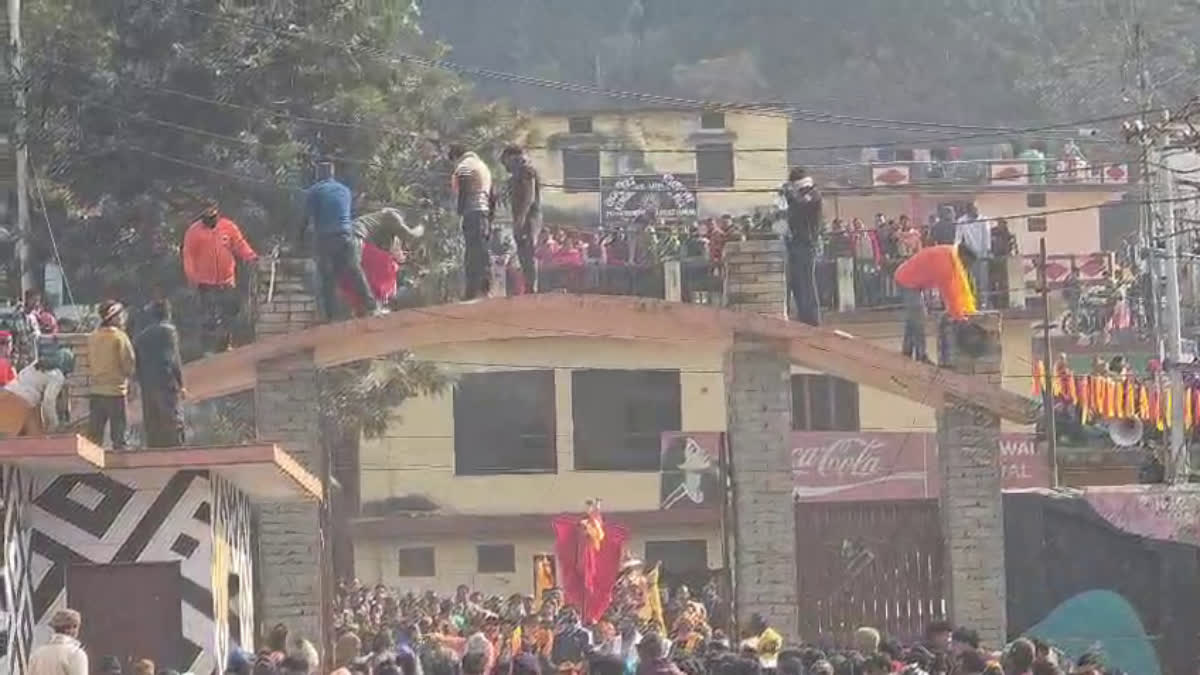 मकर संक्रांति पर अगस्त्यमुनि में डोली यात्रा के दौरान बवाल, बंद गेट को लेकर हुआ विवाद