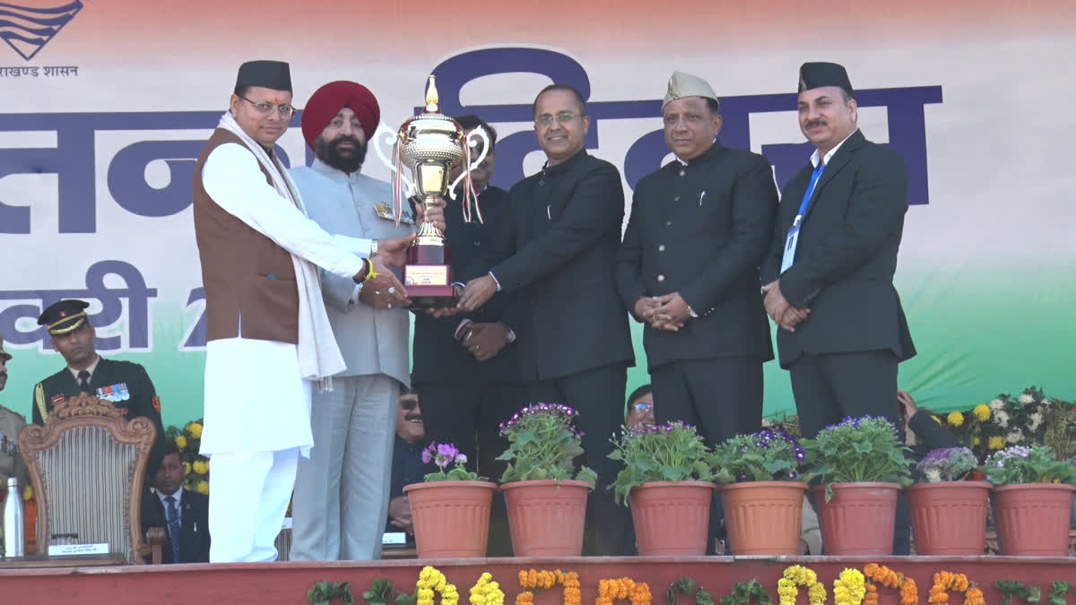 देहरादून परेड ग्राउंड में 77वें गणतंत्र दिवस का भव्य आयोजन, राज्यपाल ने किया ध्वजारोहण; सूचना विभाग की झांकी को लगातार तीसरी बार पहला स्थान ।