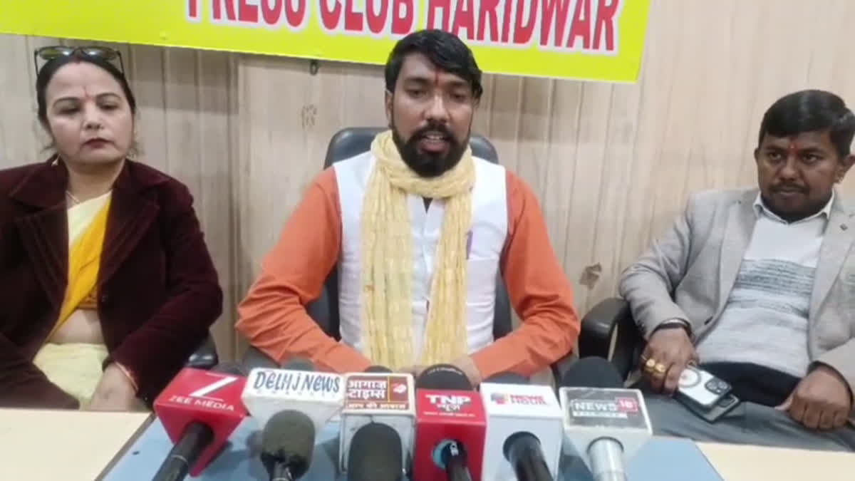 हरिद्वार: कोटद्वार बाबा दुकान विवाद पर गरमाई सियासत, हिंदूवादी संगठनों ने दीपक कुमार के खिलाफ खोला मोर्चा