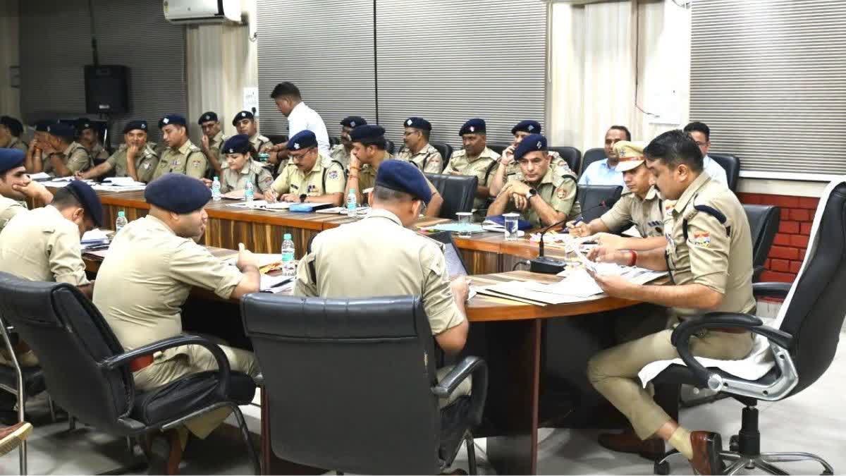 देहरादून: सोशल मीडिया पर वायरल वीडियो पुलिस के लिए चुनौती, सावधानी नहीं बरती तो जेल तक पहुंच सकता है मामला