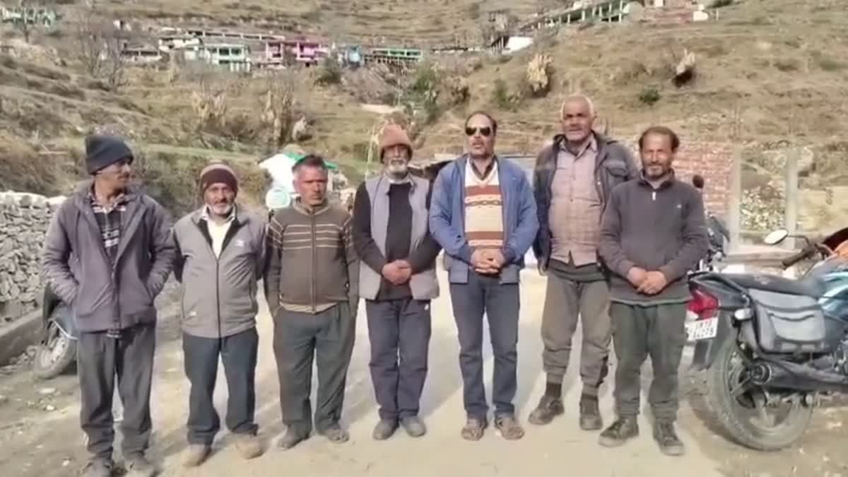 उत्तरकाशी: ग्राम सभा सौंदी को योजनाओं से जोड़ने की मांग, जनप्रतिनिधियों ने डीएम से लगाई गुहार