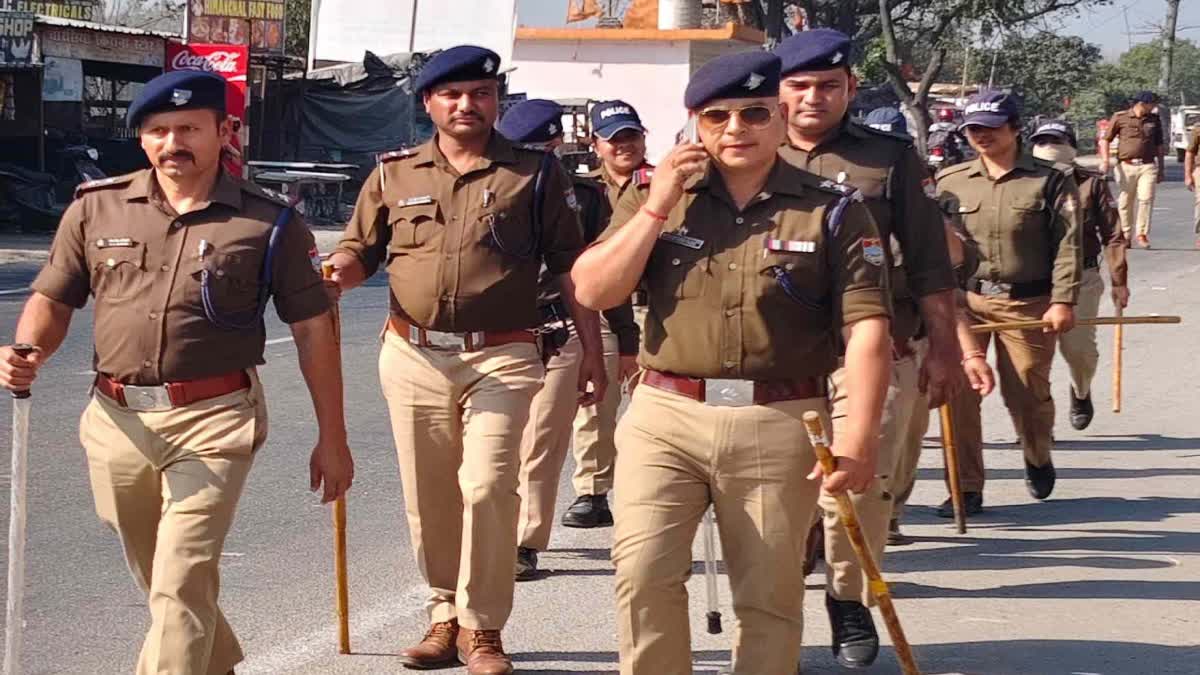 रुद्रपुर/हल्द्वानी: होली पर पुलिस अलर्ट, फ्लैग मार्च से असामाजिक तत्वों को सख्त संदेश