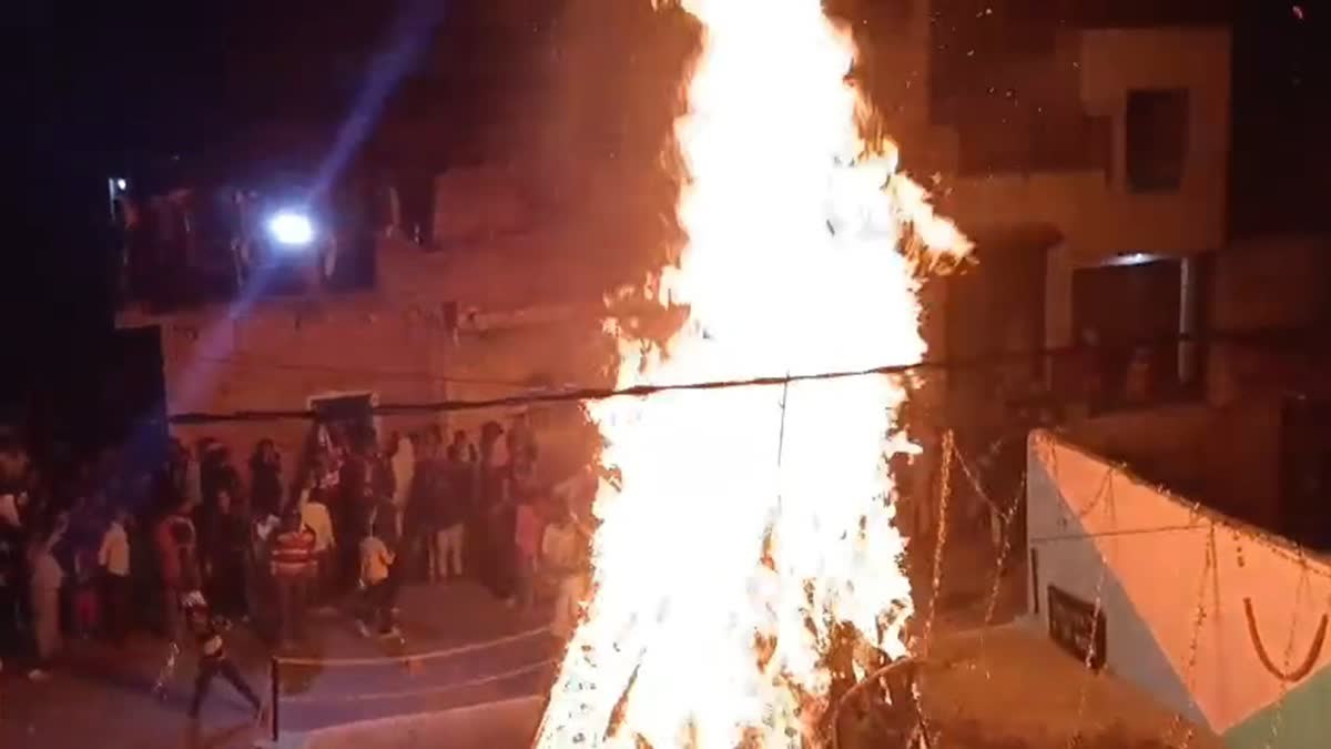 रामनगर/मसूरी: ब्रह्म मुहूर्त में होलिका दहन, जयघोष के साथ रंगोत्सव की शुरुआत