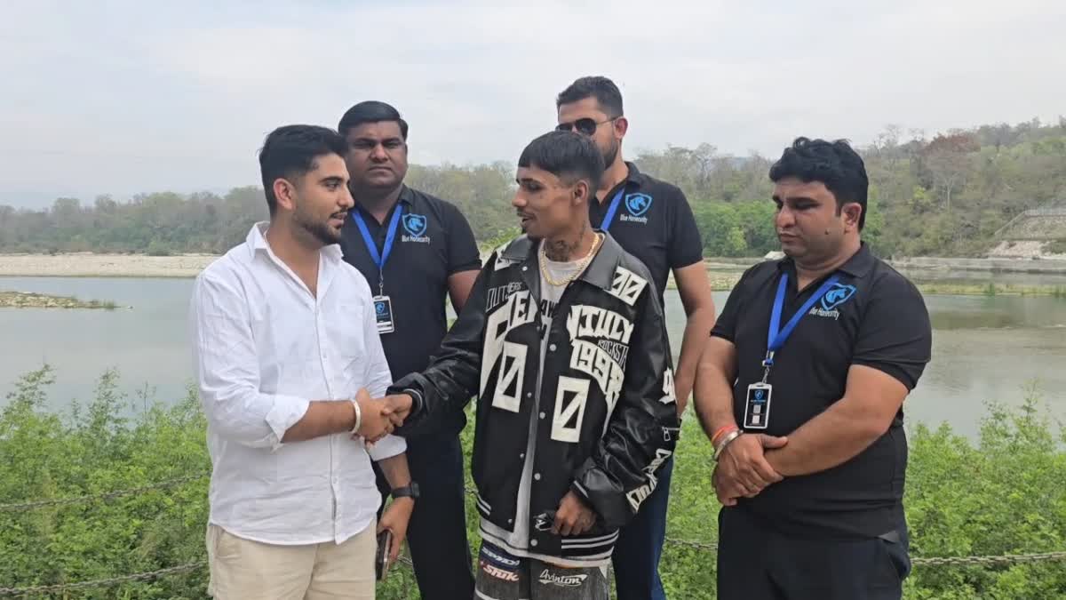 रामनगर में ‘वन आई रैपर’ विवेक का जलवा, जोशीले रैप से झूमे युवा