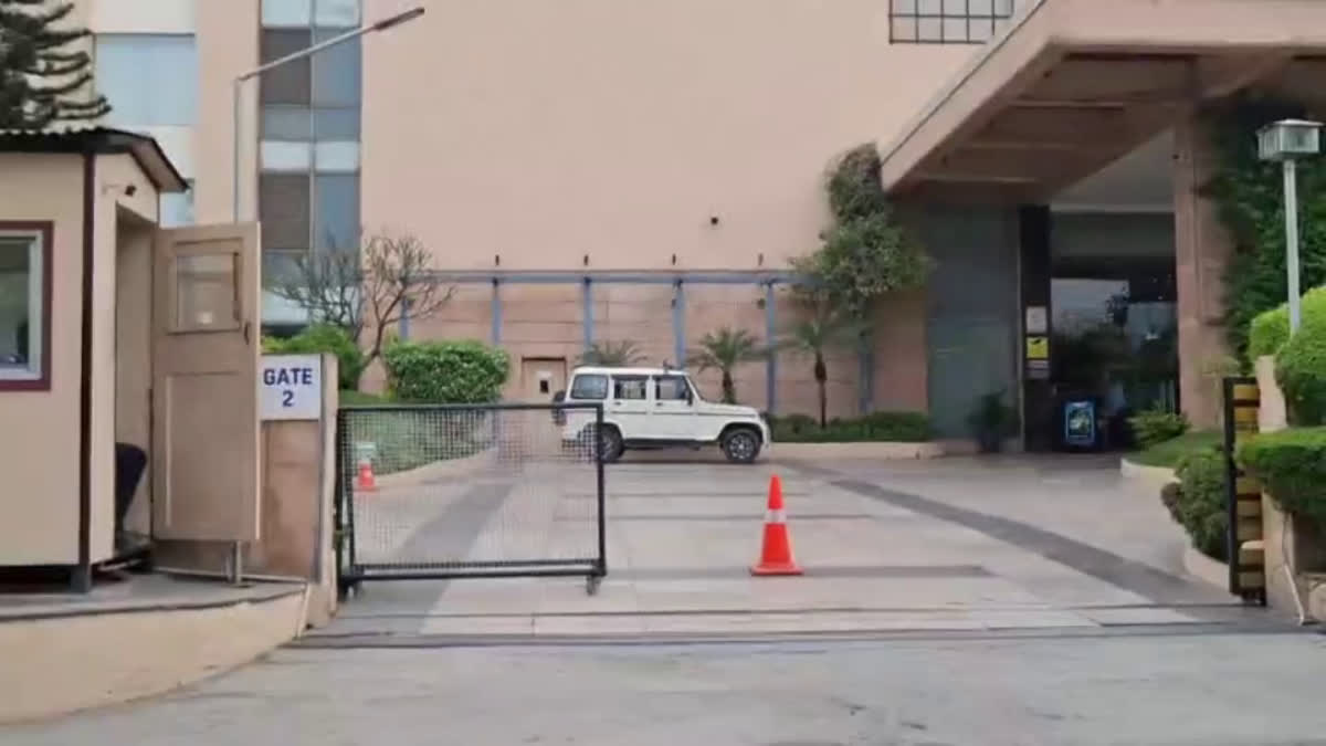 रुद्रपुर के होटल में दिल्ली की महिला की संदिग्ध मौत, कैंची धाम जाते समय हुआ हादसा