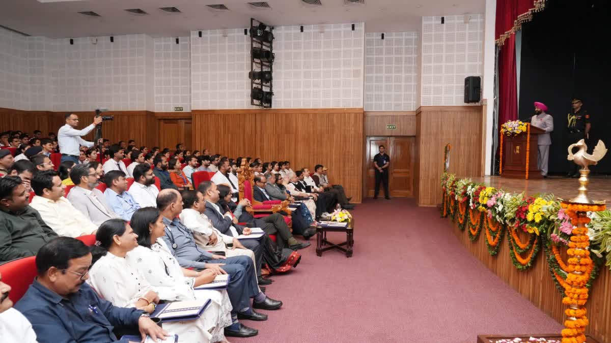 चारधाम यात्रा 2026: सुरक्षित यात्रा के लिए स्वास्थ्य और सड़क सुरक्षा पर मंथन, ‘पिलग्रिमेज हैंडबुक’ जारी