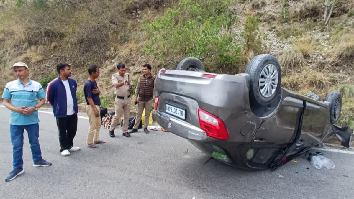 अल्मोड़ा में सड़क हादसा: शशिखाल के पास पलटी कार, दो महिलाएं गंभीर घायल