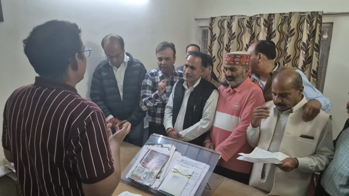 पर्यटन सीजन में प्यासा मसूरी: पेयजल संकट पर भड़के व्यापारी और होटल कारोबारी, तीन दिन में समाधान नहीं तो आंदोलन की चेतावनी