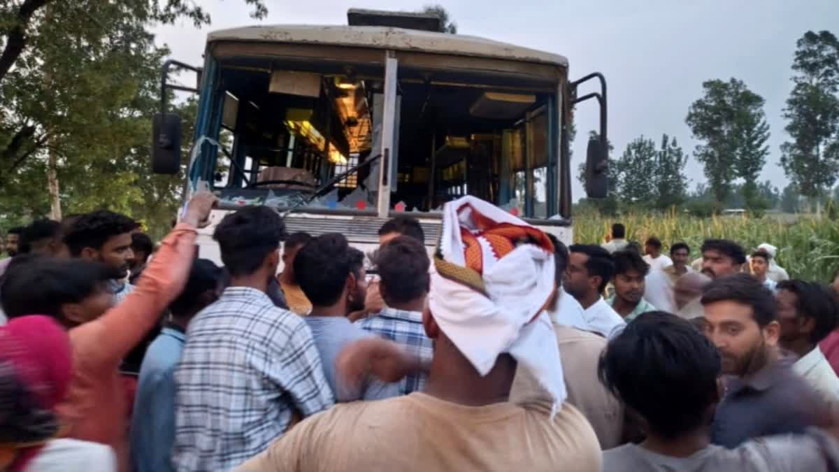 लक्सर में दर्दनाक सड़क हादसा: तेज रफ्तार बस की टक्कर से 14 वर्षीय किशोर की मौत, साथी गंभीर घायल