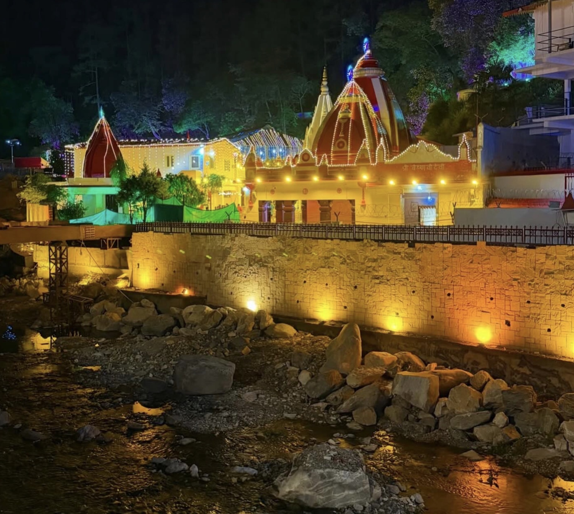 कैंची धाम में उमड़ा आस्था का सैलाब, स्थापना दिवस मेले का शुभारंभ; लाखों श्रद्धालुओं के लिए सुरक्षा और यातायात के पुख्ता इंतजाम