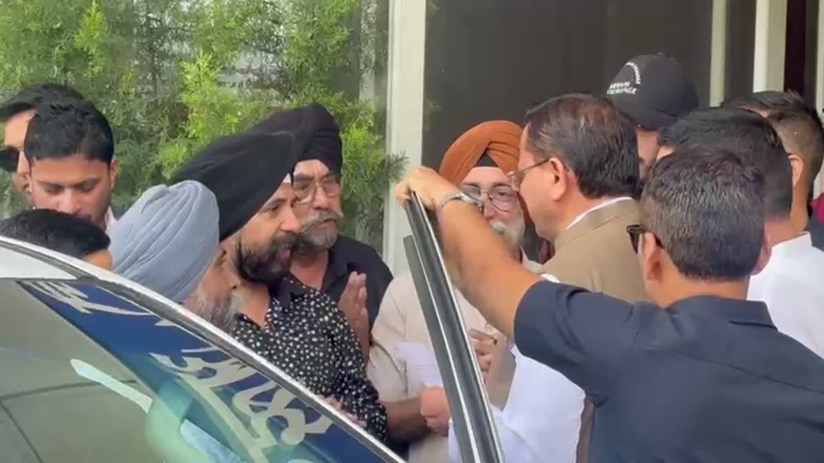 देहरादून: कर्णप्रयाग विवाद पर सिख समाज ने सीएम धामी से की मुलाकात, सोशल मीडिया पर भ्रामक प्रचार रोकने की उठाई मांग
