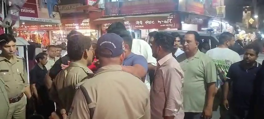देहरादून: 14 साल की नाबालिग से दुष्कर्म के बाद लक्खी बाग में भड़का आक्रोश, हिंदू संगठनों का भारी हंगामा