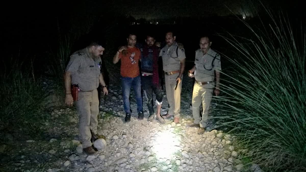 हरिद्वार में पुलिस-बदमाश मुठभेड़: जवाबी फायरिंग में बदमाश के पैर में लगी गोली, साथी फरार
