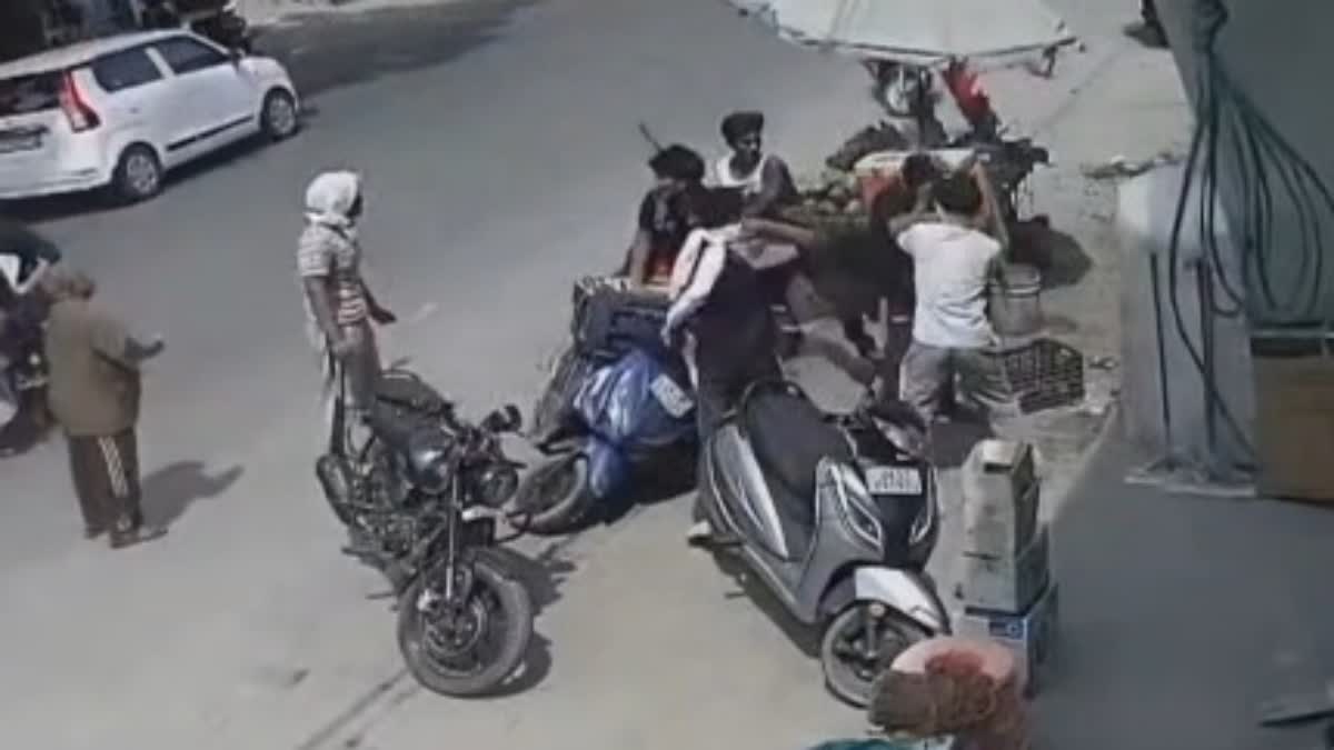 हरिद्वार में क्रिकेट मैच के विवाद ने लिया हिंसक रूप, नकाबपोश युवकों ने रास्ते में रोककर की पिटाई; घटना CCTV में कैद