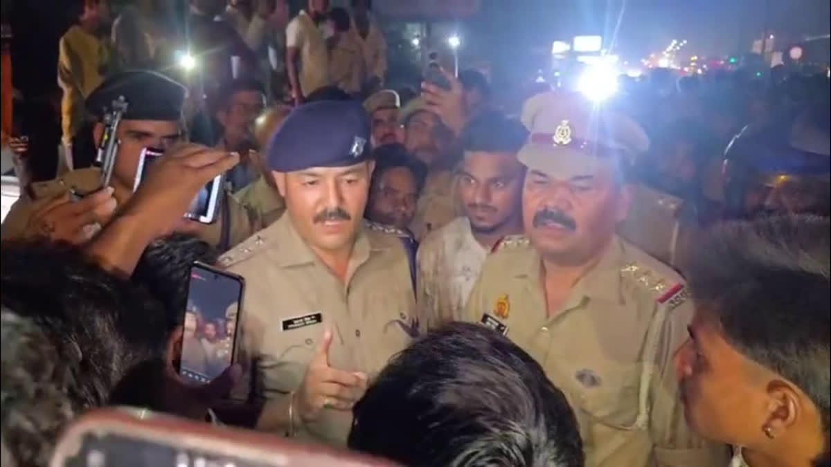 सड़क हादसे में बच्चे की मौत के बाद फूटा लोगों का गुस्सा, हाईवे जाम कर किया प्रदर्शन