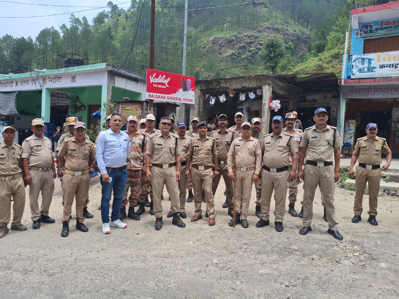 कर्णप्रयाग विवाद के बाद सीमांत क्षेत्रों में हाई अलर्ट, गैरसैंण में पुलिस और पैरामिलिट्री फोर्स ने संभाला मोर्चा