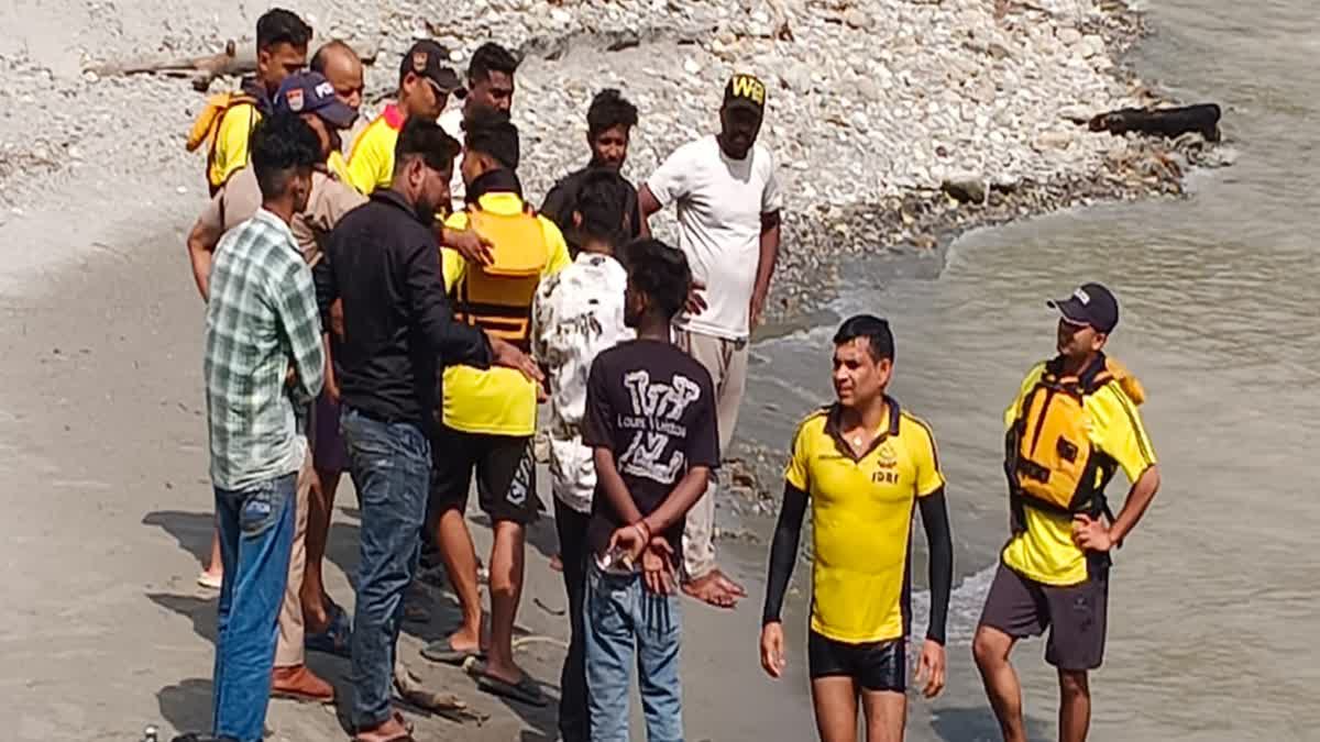 टनकपुर में शारदा नदी से बुजुर्ग महिला का शव बरामद, बूम क्षेत्र में नदी में डूबे दो युवकों की तलाश जारी ।