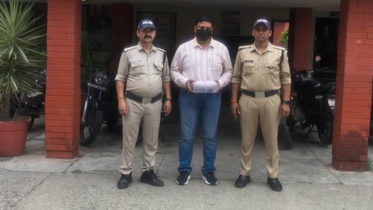 6.75 करोड़ की धोखाधड़ी का मास्टरमाइंड गिरफ्तार, 25 हजार का इनामी बदमाश अवैध पिस्टल के साथ दबोचा