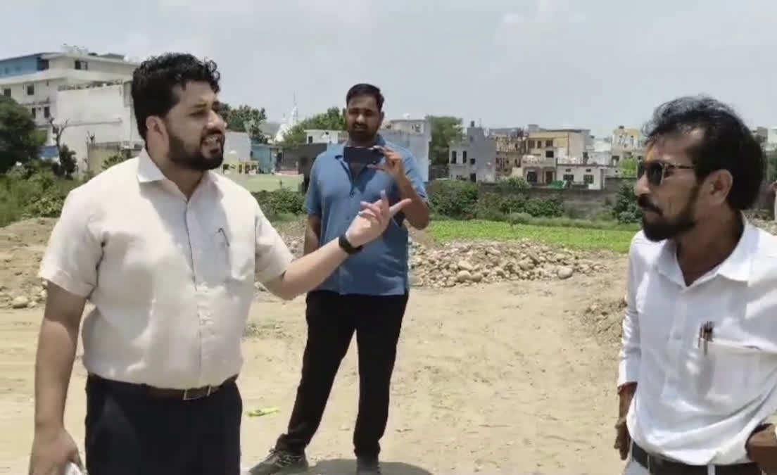 हरिद्वार में अवैध मिट्टी उठान को लेकर बवाल, यूकेडी नेता और खनन अधिकारी में हुई तीखी नोकझोंक