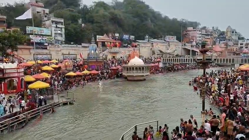 निर्जला एकादशी पर हरिद्वार में उमड़ी आस्था की भीड़, हर की पैड़ी पर श्रद्धालुओं का सैलाब; प्रशासन अलर्ट