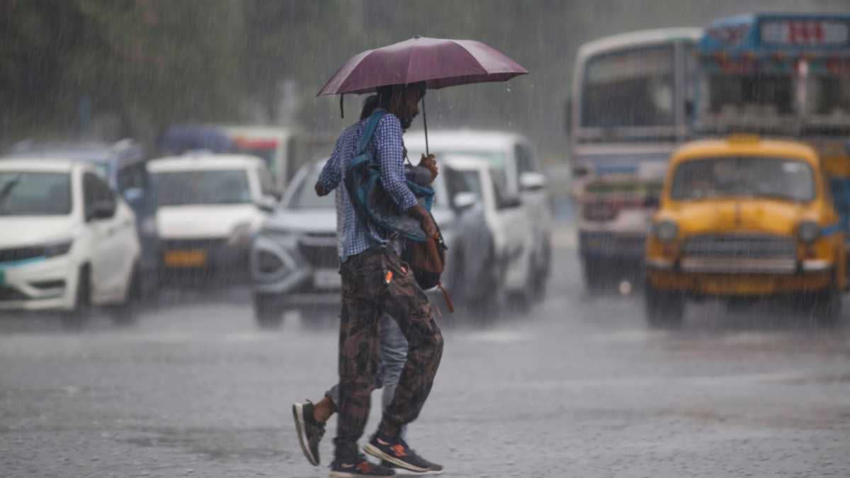 उत्तराखंड में फिर भारी बारिश का अलर्ट: 6 जिलों में येलो अलर्ट, नदी-नाले उफान पर, भूस्खलन से कई सड़कें बाधित