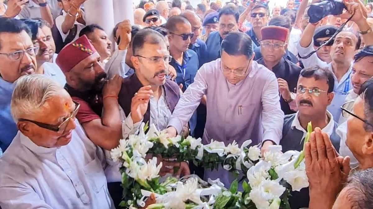 पूर्व कैबिनेट मंत्री हीरा सिंह बिष्ट पंचतत्व में विलीन, मुख्यमंत्री धामी समेत पक्ष-विपक्ष के नेताओं ने दी अंतिम विदाई