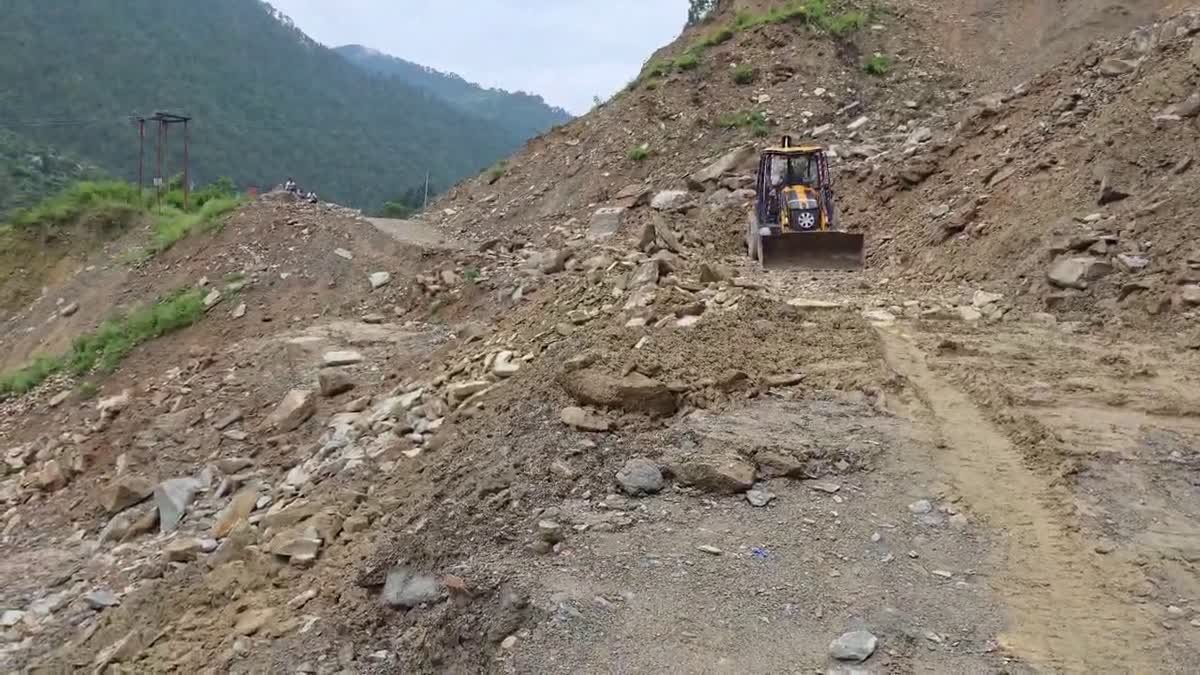 रुद्रप्रयाग: तिमली-बड़मा लिंक मार्ग दूसरे दिन भी बंद, 80 गांवों का संपर्क प्रभावित; उफनती मंदाकिनी और भूस्खलन से केदारघाटी हाई अलर्ट पर