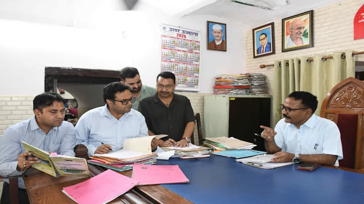 हल्द्वानी तहसील में बड़ी लापरवाही उजागर, DM का सख्त एक्शन; राजस्व उपनिरीक्षक निलंबित।