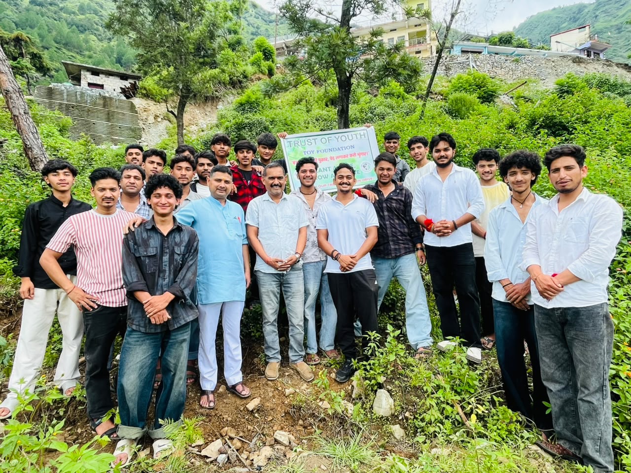 गोपेश्वर में ट्रस्ट ऑफ यूथ फाउंडेशन और भाजयुमो का वृक्षारोपण अभियान, पर्यावरण संरक्षण का लिया संकल्प