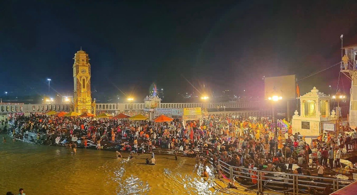 हरिद्वार में कांवड़ मेला चरम पर: 1.80 करोड़ श्रद्धालु पहुंचे, गंगा में तैनात वाटर एम्बुलेंस ने बचाई 25 से 30 कांवड़ियों की जान