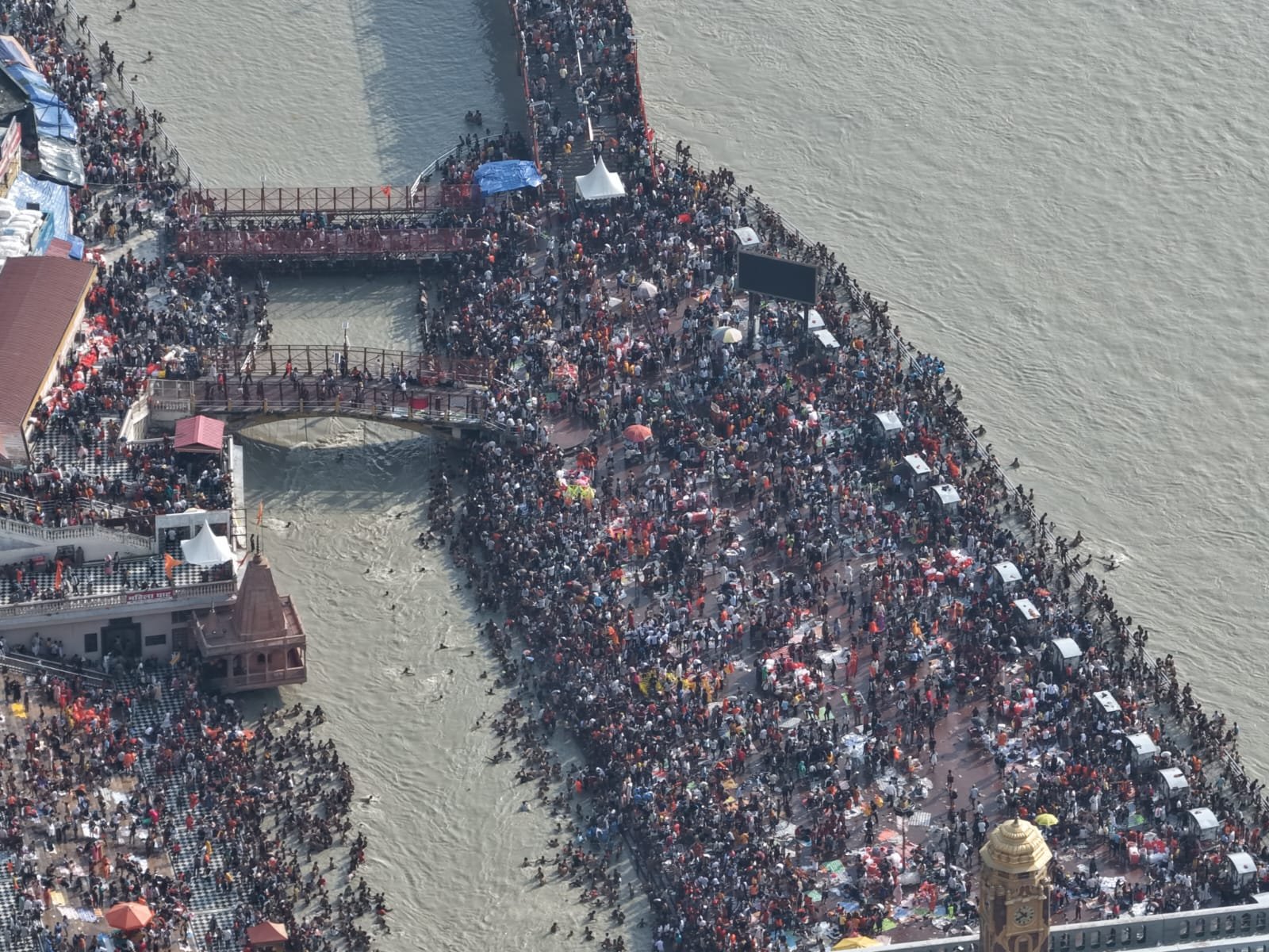 हरिद्वार में कांवड़ मेला चरम पर: 3.20 करोड़ से अधिक शिवभक्त पहुंचे, डाक कांवड़ से हाईवे पर बढ़ा दबाव; टिहरी में भी पुलिस अलर्ट