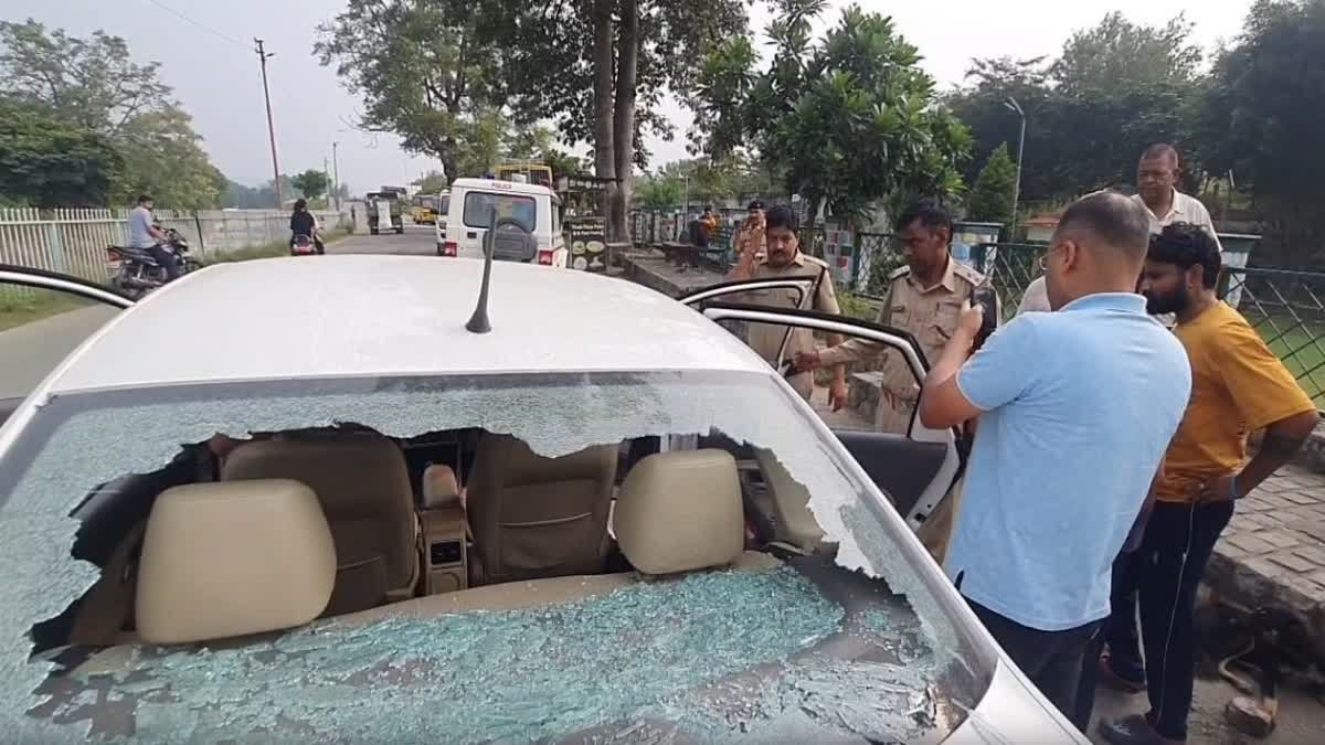 रामनगर में युवक पर जानलेवा हमला, कार में तोड़फोड़; गंभीर हालत में अस्पताल में भर्ती