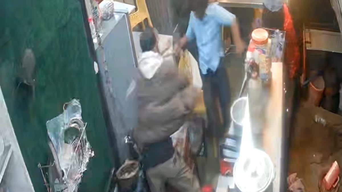 मसूरी के रेस्टोरेंट में घुसकर युवकों पर हमला, CCTV फुटेज वायरल होने के बाद पुलिस जांच में जुटी