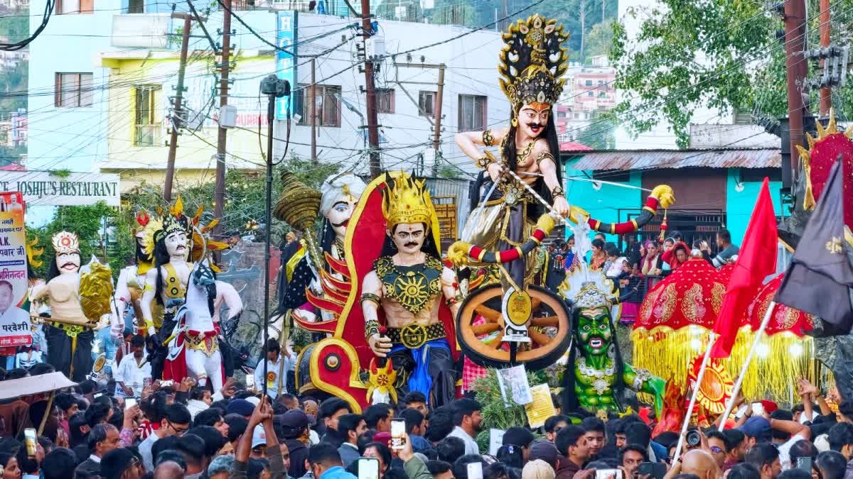 उत्तराखंड में धूमधाम से मनाया गया दशहरा, कहीं 51 तो कहीं 45 फीट ऊंचे रावण के पुतले का दहन